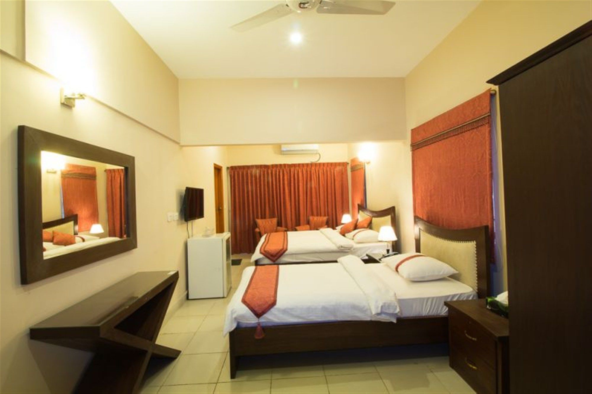 Royal Inn Hotel Карачи Экстерьер фото